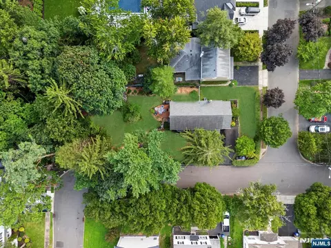 View/Area - 410 Chestnut St, Paramus, NJ 07652 photo 3 of 4