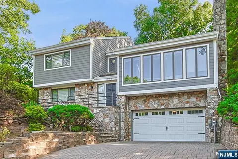 570 Grandview Ter, Leonia, NJ 07605