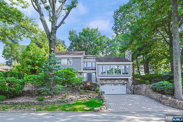 570 Grandview Ter, Leonia, NJ 07605