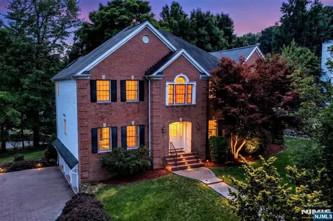 2 Concord Ct, Mahwah, NJ 07430