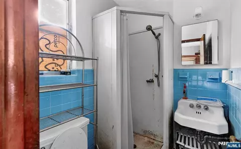 Bath - 214 Berdan Ave, Wayne, NJ 07470 photo 3 of 3