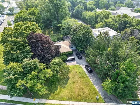 View/Area - 214 Berdan Ave, Wayne, NJ 07470 photo 4 of 6