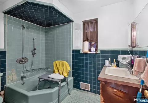 Bath - 214 Berdan Ave, Wayne, NJ 07470 photo 1 of 3