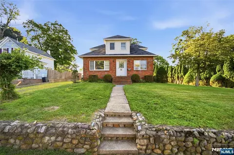 309 Erie Ave, Midland Park, NJ 07432