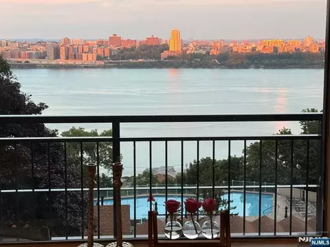 2 Horizon #628, Fort Lee, NJ 07024