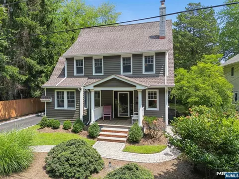 17 River Rd, Harrington Park, NJ 07640