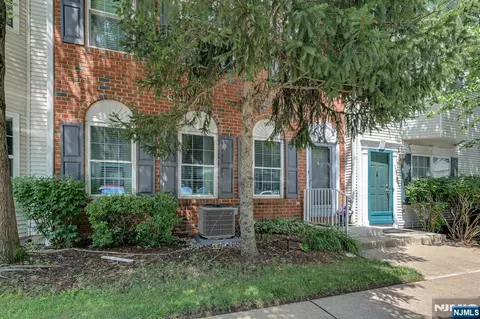 2332 Oliver Ct, Mahwah, NJ 07430