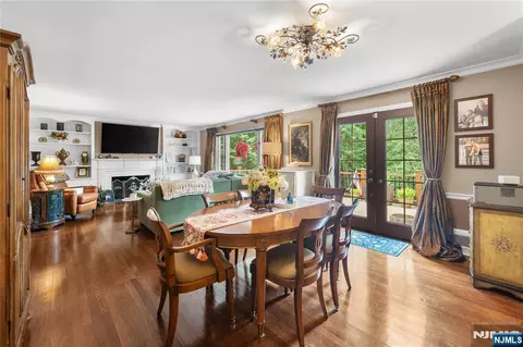 Dining - 950 Belvidere, Plainfield, NJ 07060 photo 4 of 5