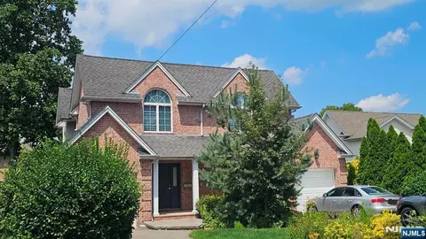 2425 Hammett Ave, Fort Lee, NJ 07024
