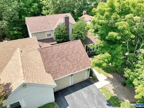 14 Birdseye Cir, Wayne, NJ 07470