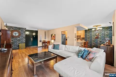 6040 Boulevard E #MA, West New York, NJ 07093