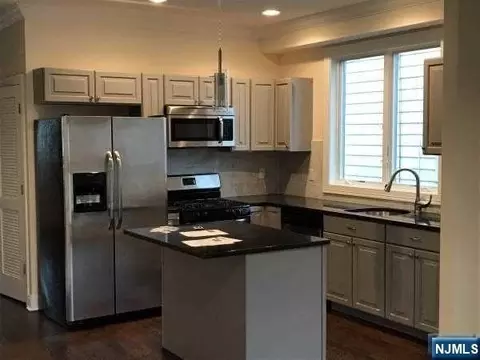 46 Blauvelt Pl, Hackensack, NJ 07601 photo 3