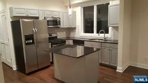 46 Blauvelt Pl, Hackensack, NJ 07601 photo 4