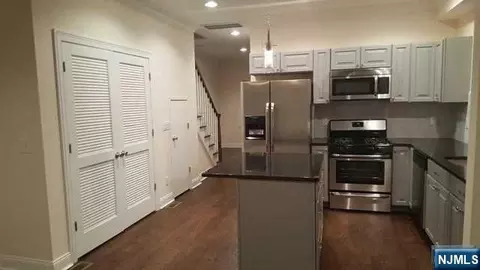 46 Blauvelt Pl, Hackensack, NJ 07601 photo 5