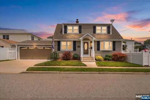 321 Thomas Ave, Lyndhurst, NJ 07071