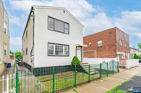 284 2nd Ave, Newark, NJ 07107