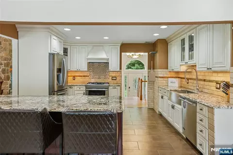 Entry Way - 68 Lake St, Saddle River, NJ 07458 photo 2 of 3