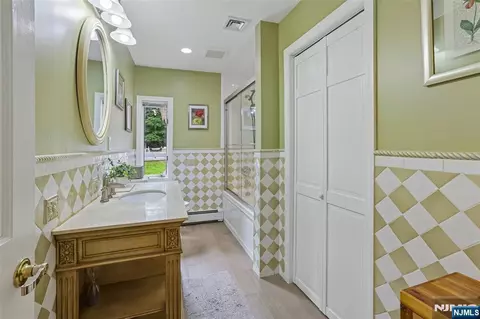 Bath - 68 Lake St, Saddle River, NJ 07458 photo 1 of 4