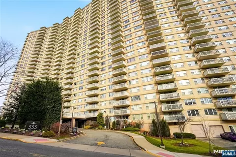 555 North Ave #17P, Fort Lee, NJ 07024