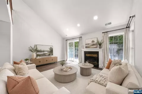 25 Woods Edge Rd #25, Old Tappan, NJ 07675