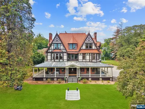 30 N Mountain Ave, Montclair, NJ 07042