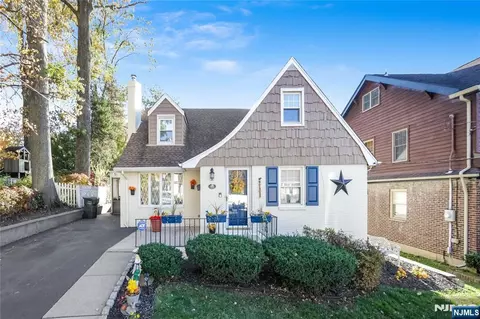 81 W Gouverneur Ave, Rutherford, NJ 07070