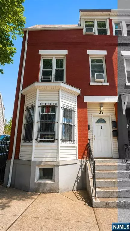 37 S 12th St, Newark, NJ 07107