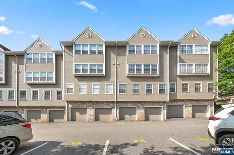 531 Windsor Dr, Palisades Park, NJ 07650