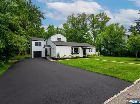 14 Big Piece Rd, Fairfield, NJ 07004