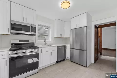 27 8th St, Ridgefield Park, NJ 07660