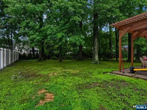 Exterior - 372 Mckinley Blvd, Paramus, NJ 07652 photo 5 of 6