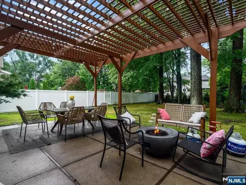 Exterior - 372 Mckinley Blvd, Paramus, NJ 07652 photo 4 of 6