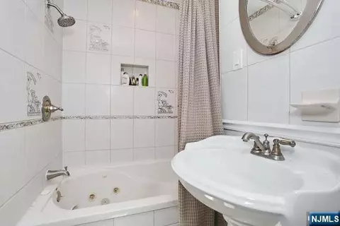 Bath - 61 Intervale Rd, Boonton, NJ 07005 photo 4 of 6