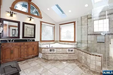 Bath - 61 Intervale Rd, Boonton, NJ 07005 photo 1 of 6
