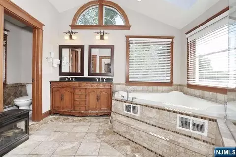 Bath - 61 Intervale Rd, Boonton, NJ 07005 photo 3 of 6