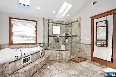 Bath - 61 Intervale Rd, Boonton, NJ 07005 photo 2 of 6