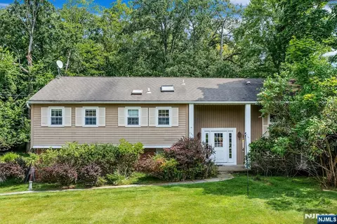 260 River Dr, River Vale, NJ 07675