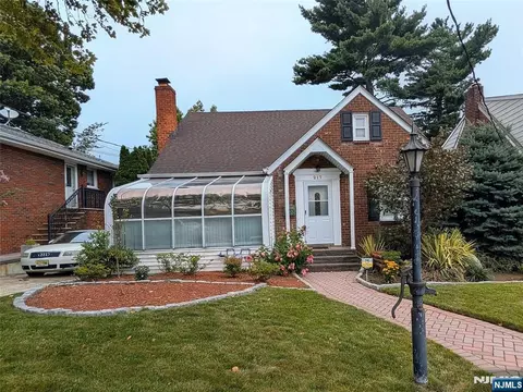 217 Riverdale Dr, Fort Lee, NJ 07024