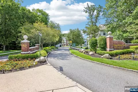 1244 Mulberry Dr, Mahwah, NJ 07430