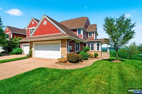 20 Kelburn Ct, Hamburg, NJ 07419