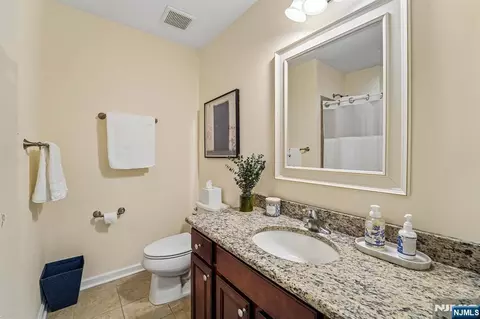 Bath - 24 Pineview Dr, Waldwick, NJ 07463 photo 3 of 3
