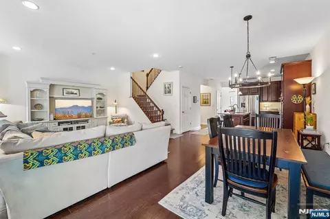 Entry Way - 24 Pineview Dr, Waldwick, NJ 07463 photo 1 of 5