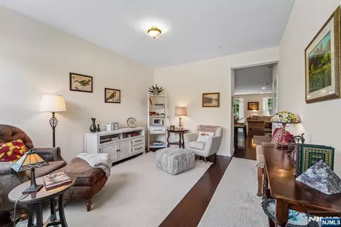 Entry Way - 24 Pineview Dr, Waldwick, NJ 07463 photo 4 of 5