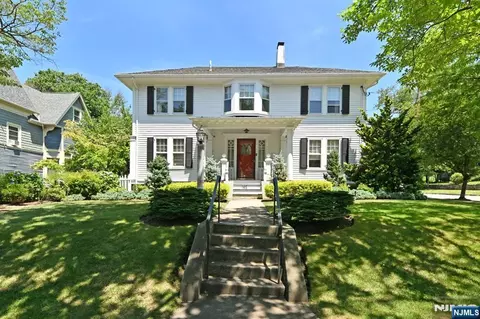 145 Park Ave, Leonia, NJ 07605
