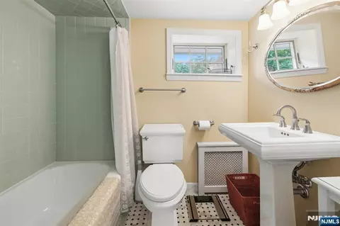 Bath - 249 E Saddle River Rd, Saddle River, NJ 07458 photo 3 of 3