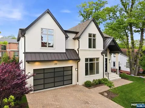 29 Roslyn Ave, Englewood Cliffs, NJ 07632
