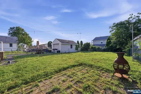 653 7th St, Lyndhurst, NJ 07071