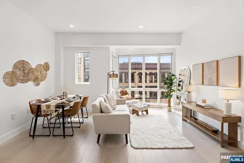 332 Newark Ave #4A, Jersey City, NJ 07302