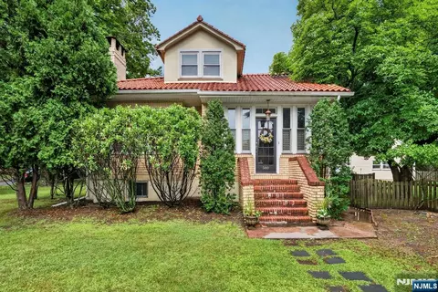 580 Wyckoff Ave, Mahwah, NJ 07430