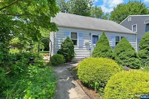 725 Millbrook Rd, River Edge, NJ 07661